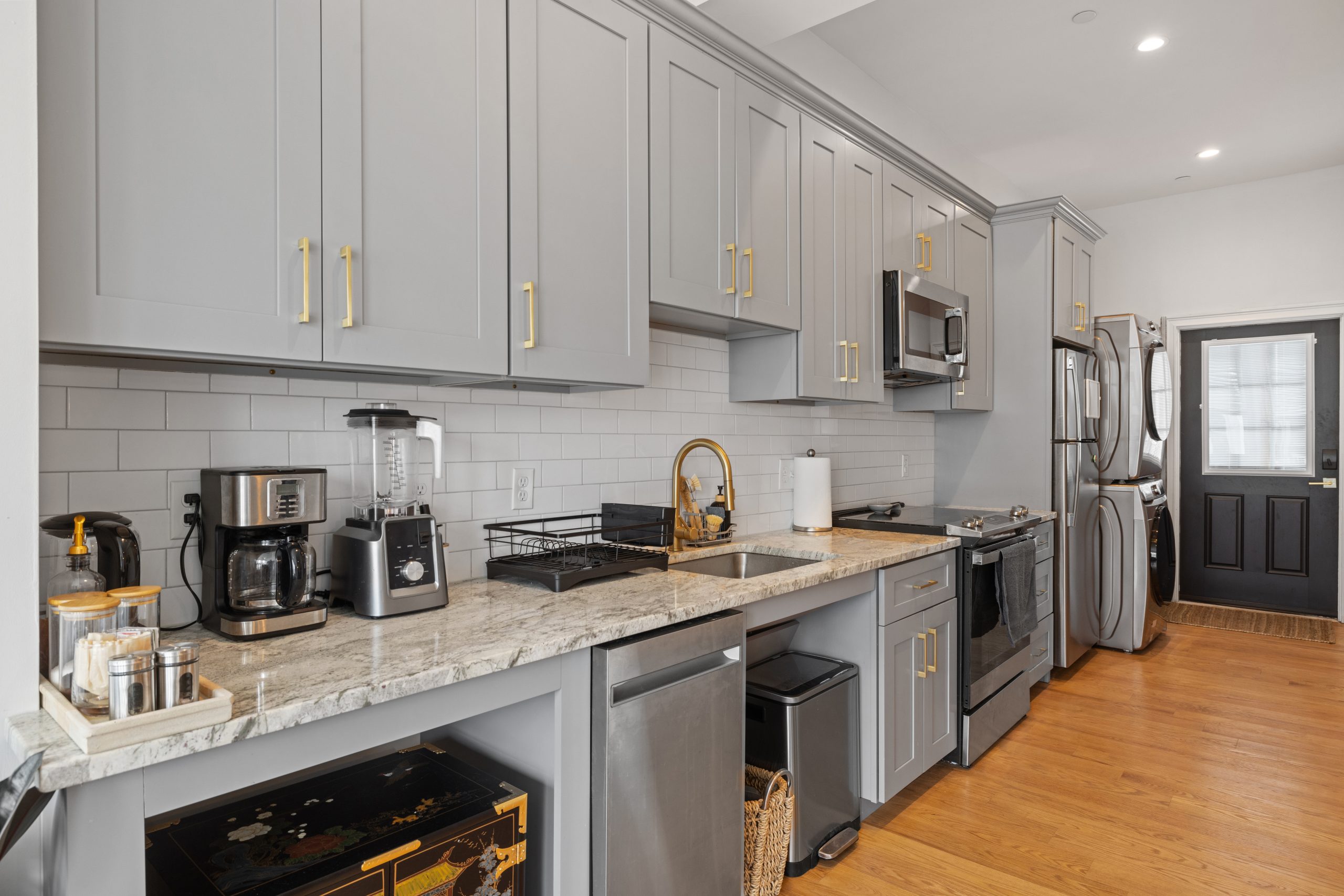 A,Modern,Grey,Kitchen,Cabinets,With,Elegant,Gold,Hardware,On